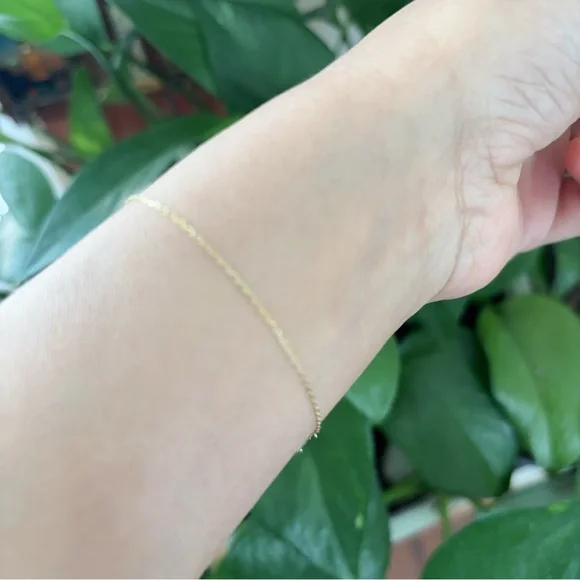 Elegant 14k Yellow Gold Bracelet - Picture 4 of 7